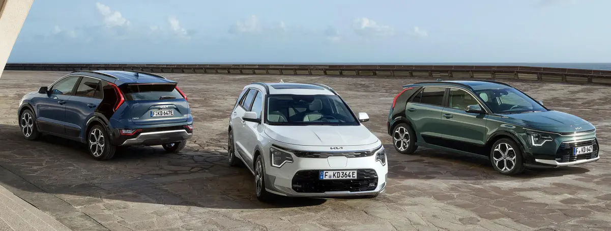 Kia Niro 3 Fahrzeuge mit Heck-, Front- und Seitenansicht