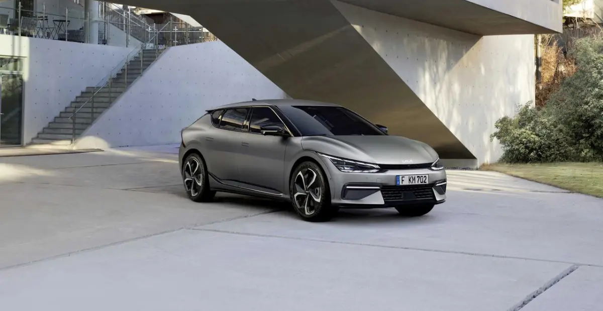 Kia EV6 unter Br&uuml;cke 