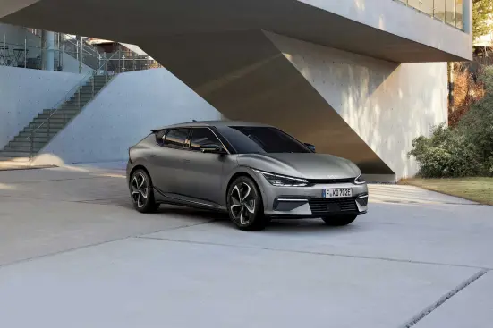 Vorderansicht Kia EV6 unter Br&uuml;cke